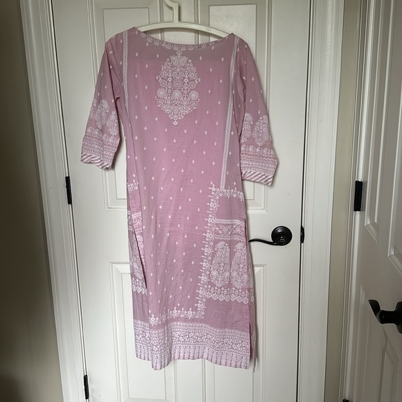 Pakistani clothes- 3 piece lawn outfit - Picture 3 of 8